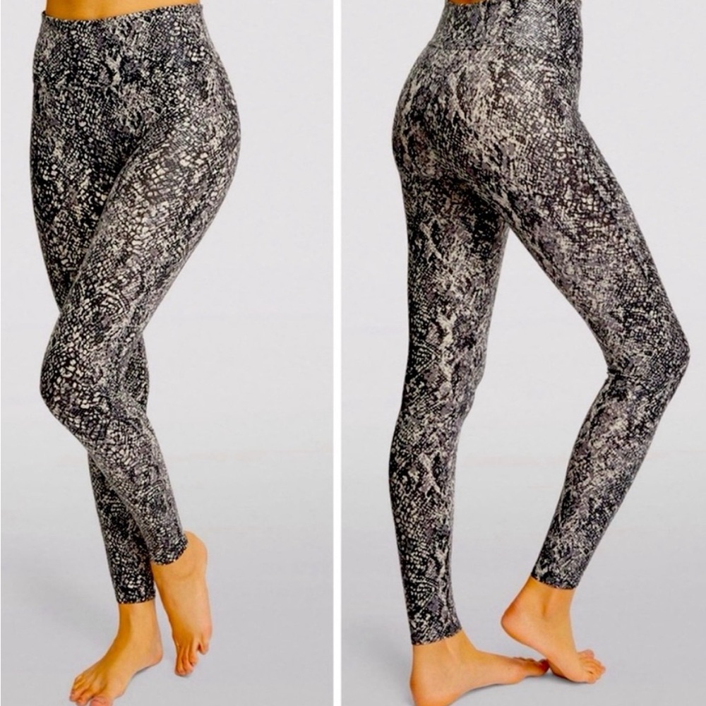 SPANX Faux Leather Snake Shine Leggings - Size M